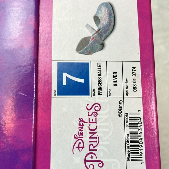 Disney princess shiny shoes. Never worn. Size toddler girls 7 - Picture 6 of 6